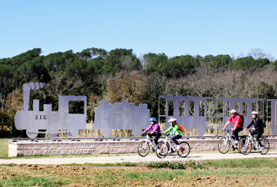 Cycling family trip along the greenways of Girona
